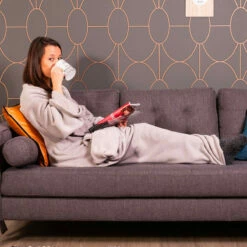 Couverture à Manches Grise -Cadeau boutique couverture a manches grise 1