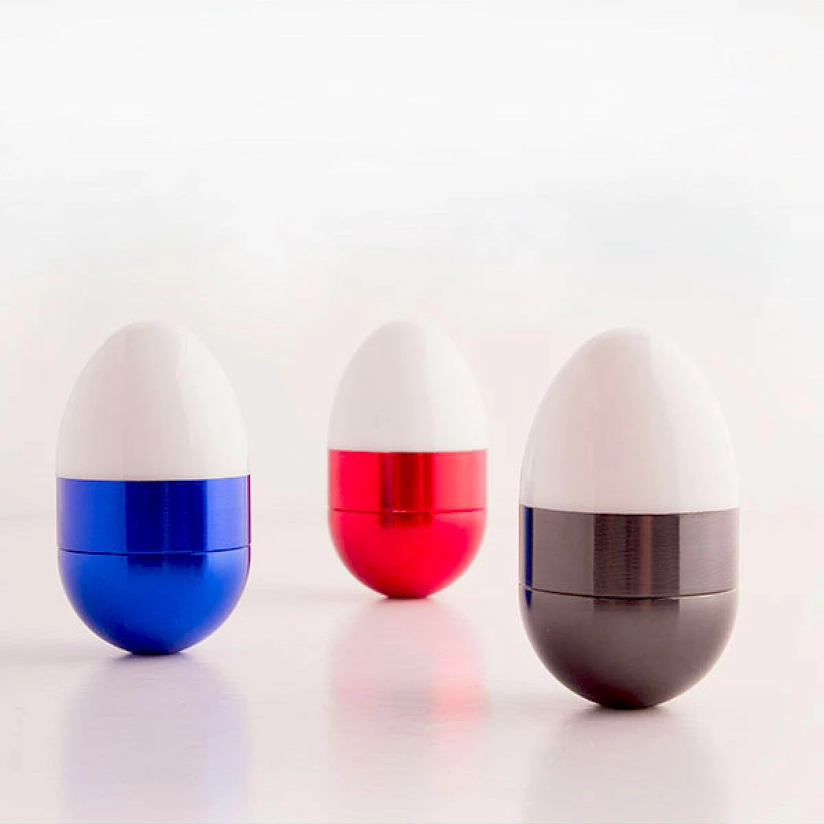 Out Of The Blue Lampe Oeuf LED à Gravité 4 Out Of The Blue Lampe Oeuf LED à Gravité – Image 2