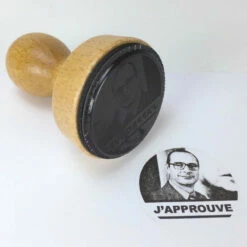 Cadeau boutique -Cadeau boutique tampon j approuve par jacques chirac 1